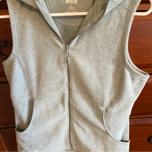 Duluth Trading Co women’s Hooded Fleece Vest XS - Picture 5 of 6